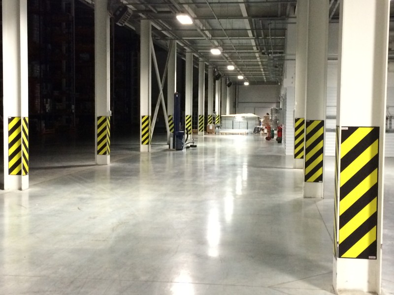 Signal fluorescent paint for concrete